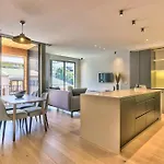 Scandi-Style, Family Luxury In Heart Of City Hub!