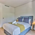 Scandi-Style, Family Luxury In Heart Of City Hub!