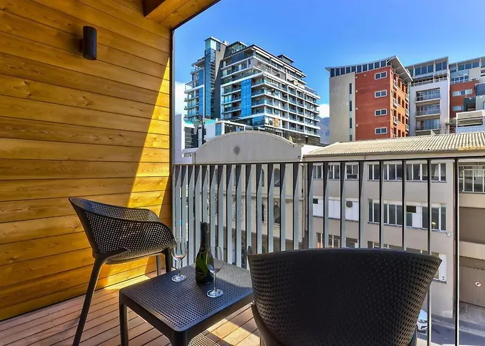 Scandi-Style, Family Luxury In Heart Of City Hub!