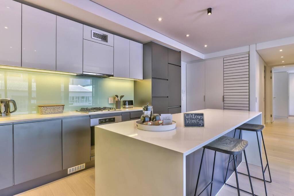 Scandi-style, Family Luxury In Heart Of Hub!