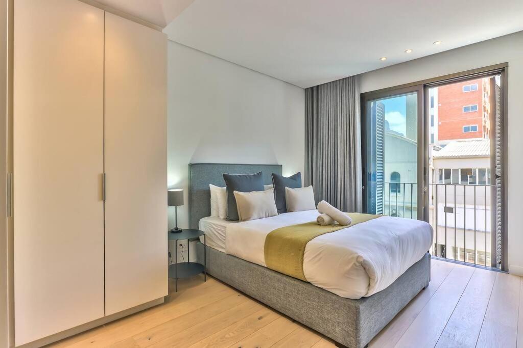 Scandi-style, Family Luxury In Heart Of Hub! *
